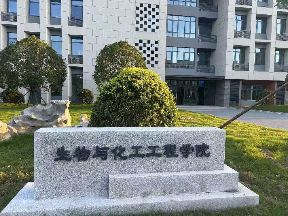 普兰县扬州职业大学体育场高杆灯项目